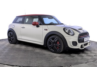Подержанный автомобиль MINI Hatch 2020 года (3 фото)