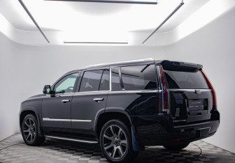 Подержанный автомобиль Cadillac Escalade Suv 2018 года (7 фото)