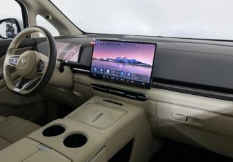 Подержанный автомобиль Voyah Dream 2025 года (9 фото)