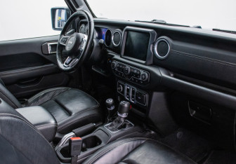 Подержанный автомобиль Jeep Wrangler 2018 года (10 фото)