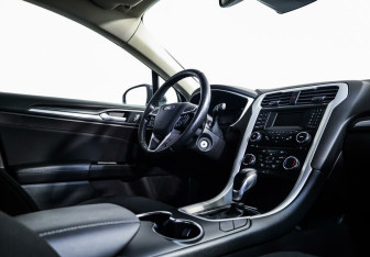 Подержанный автомобиль Ford Mondeo Sedan 2017 года (5 фото)