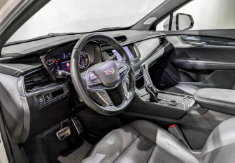 Подержанный автомобиль Cadillac XT5 2021 года (16 фото)