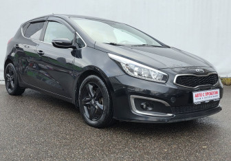 Подержанный автомобиль Kia Ceed Hatchback 2015 года (3 фото)