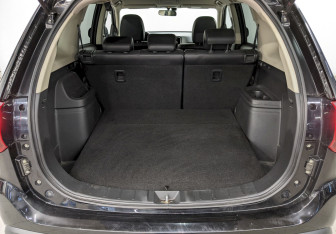 Подержанный автомобиль Mitsubishi Outlander 2016 года (10 фото)