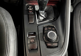 Подержанный автомобиль BMW X1 2017 года (15 фото)