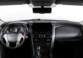 Подержанный автомобиль Infiniti QX80 2019 года (14 фото)