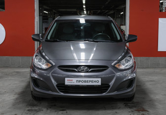 Подержанный автомобиль Hyundai Solaris Hatchback 2013 года (2 фото)