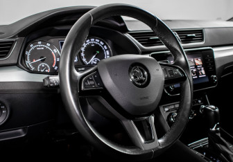 Подержанный автомобиль Skoda Superb Liftback 2018 года (13 фото)