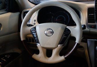 Подержанный автомобиль Nissan Teana 2012 года (14 фото)