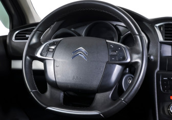 Подержанный автомобиль Citroen C4 Sedan 2013 года (13 фото)