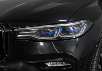 Подержанный автомобиль BMW X7 2021 года (7 фото)