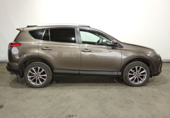 Подержанный автомобиль Toyota RAV4 2019 года (4 фото)