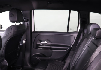 Подержанный автомобиль Mercedes-Benz GLB 2021 года (12 фото)