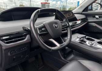 Подержанный автомобиль Changan UNI-K 2023 года (13 фото)