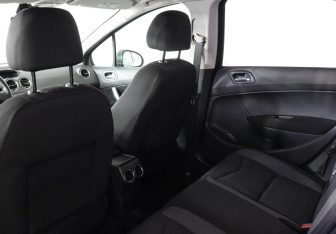 Подержанный автомобиль Peugeot 408 2012 года (12 фото)
