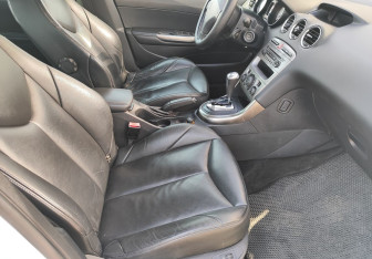Подержанный автомобиль Peugeot 308 Hatchback 2008 года (9 фото)