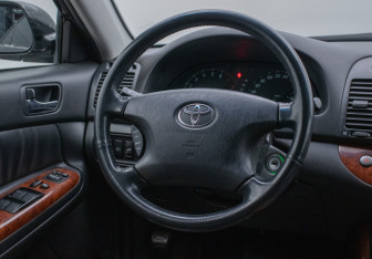 Подержанный автомобиль Toyota Camry Sedan 2004 года (15 фото)