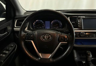 Подержанный автомобиль Toyota Highlander 2014 года (11 фото)