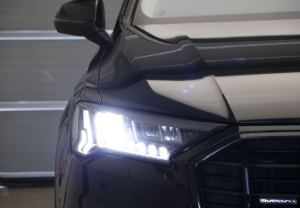 Подержанный автомобиль Audi Q7 2021 года (39 фото)