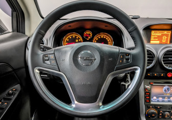 Подержанный автомобиль Opel Antara 2015 года (18 фото)