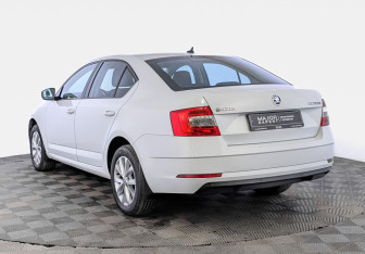 Подержанный автомобиль Skoda Octavia Liftback 2019 года (7 фото)