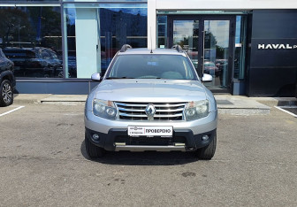 Подержанный автомобиль Renault Duster 2012 года (2 фото)