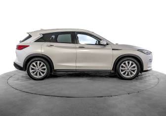 Подержанный автомобиль Infiniti QX50 2018 года (4 фото)