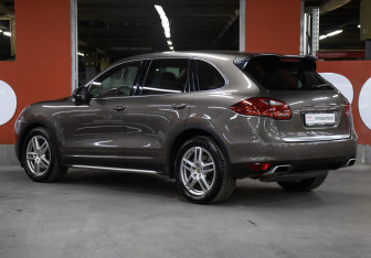 Подержанный автомобиль Porsche Cayenne 2013 года (7 фото)