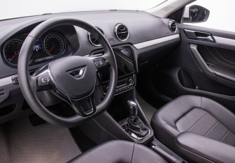 Подержанный автомобиль Jetta VA3 2022 года (9 фото)