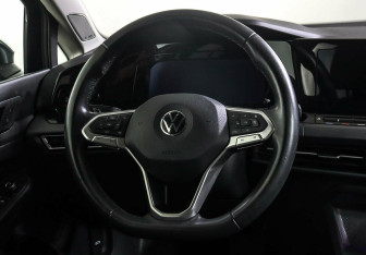 Подержанный автомобиль Volkswagen Golf Hatchback 2021 года (12 фото)