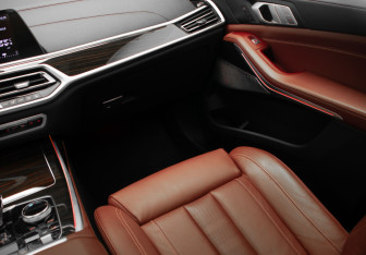 Подержанный автомобиль BMW X7 2019 года (24 фото)