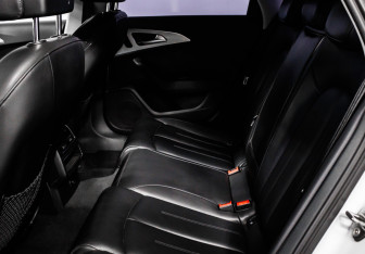 Подержанный автомобиль Audi A6 Sedan 2015 года (12 фото)