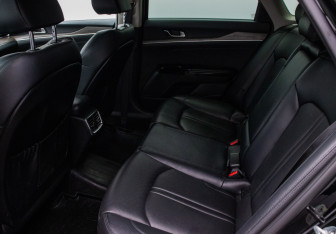Подержанный автомобиль Kia K5 2020 года (11 фото)