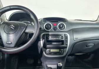 Подержанный автомобиль Citroen C3 Hatchback 2007 года (12 фото)