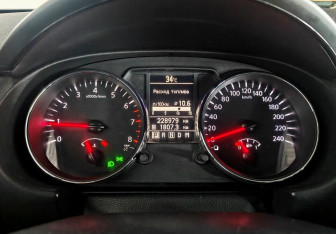 Подержанный автомобиль Nissan Qashqai 2012 года (16 фото)