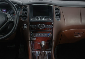 Подержанный автомобиль Infiniti EX 2011 года (14 фото)