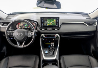 Подержанный автомобиль Toyota RAV4 2019 года (14 фото)