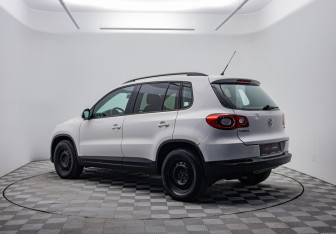 Подержанный автомобиль Volkswagen Tiguan 2010 года (7 фото)