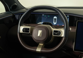 Подержанный автомобиль Avatr 11 2023 года (14 фото)