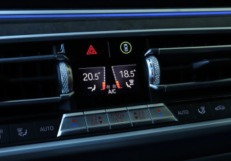 Подержанный автомобиль BMW X7 2021 года (20 фото)