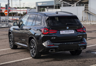 Подержанный автомобиль BMW X3 2023 года (7 фото)