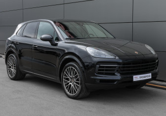 Подержанный автомобиль Porsche Cayenne 2022 года (3 фото)