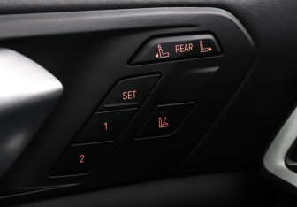 Подержанный автомобиль BMW X7 2021 года (22 фото)