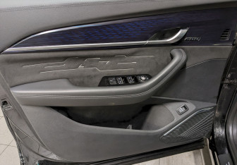 Подержанный автомобиль Geely Monjaro 2024 года (11 фото)