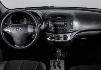 Подержанный автомобиль Hyundai Elantra Sedan 2010 года (12 фото)