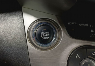 Подержанный автомобиль Toyota RAV4 2008 года (16 фото)