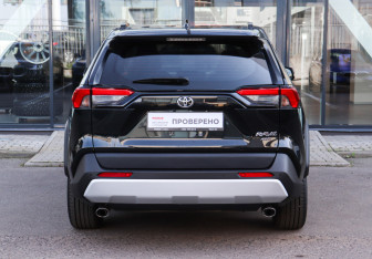 Подержанный автомобиль Toyota RAV4 2023 года (5 фото)