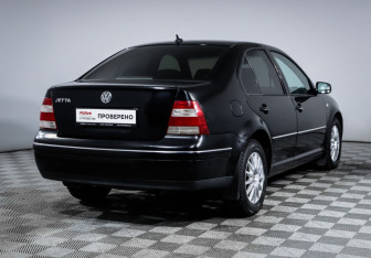 Подержанный автомобиль Volkswagen Jetta Sedan 2003 года (5 фото)