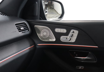 Подержанный автомобиль Mercedes-Benz GLE 2025 года (20 фото)