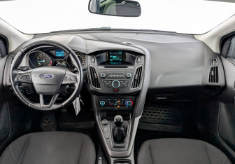 Подержанный автомобиль Ford Focus Hatchback 2018 года (14 фото)